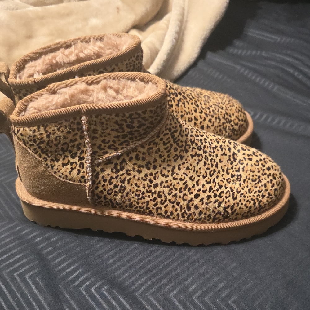 UGG Ultra Mini Boots Women Size 6
